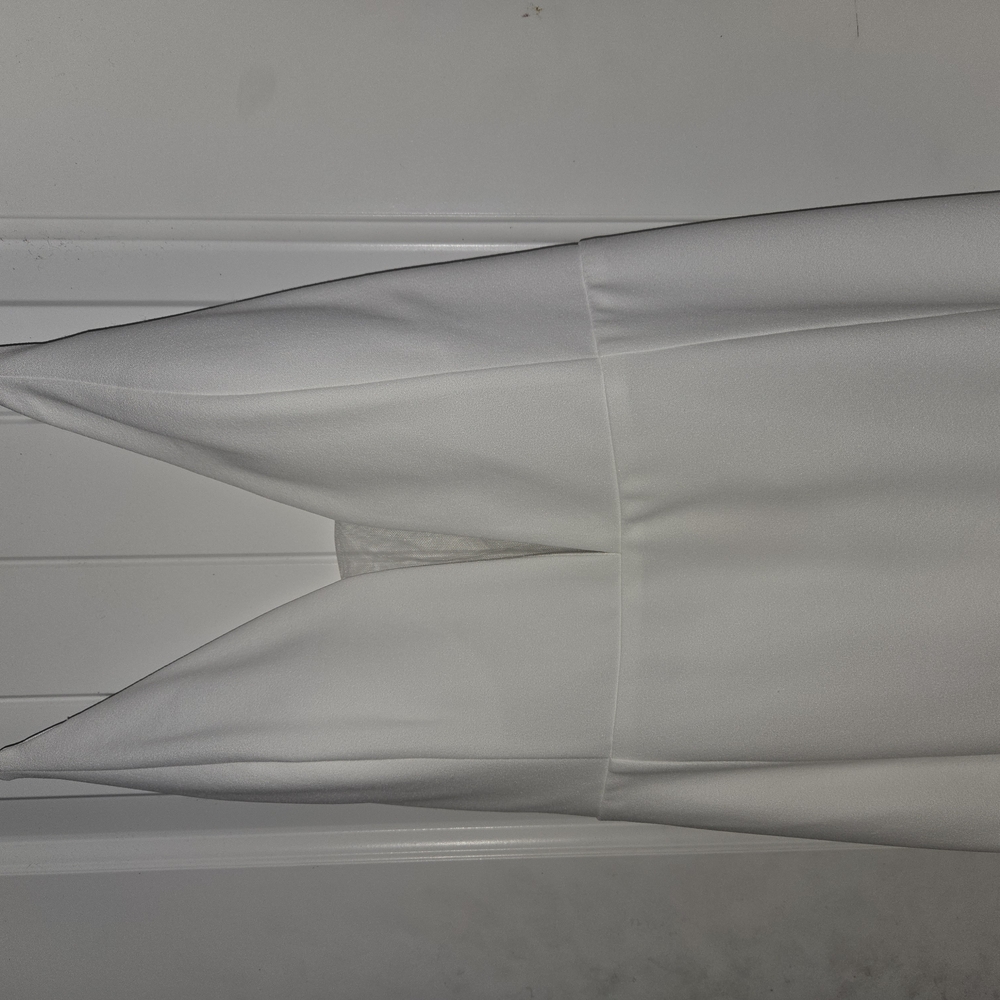 Elegant White Evening Gown - Picture 2 of 4
